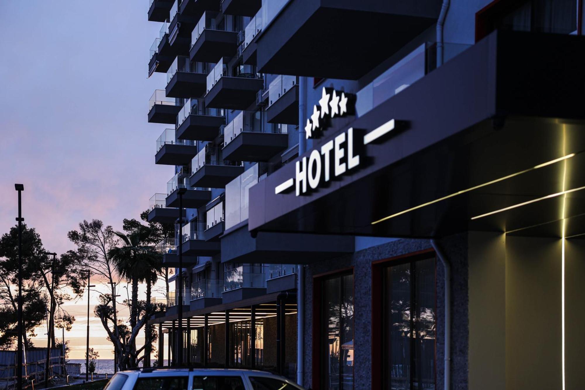 Frojd Kune Resort & Beach Hotel Shëngjin エクステリア 写真